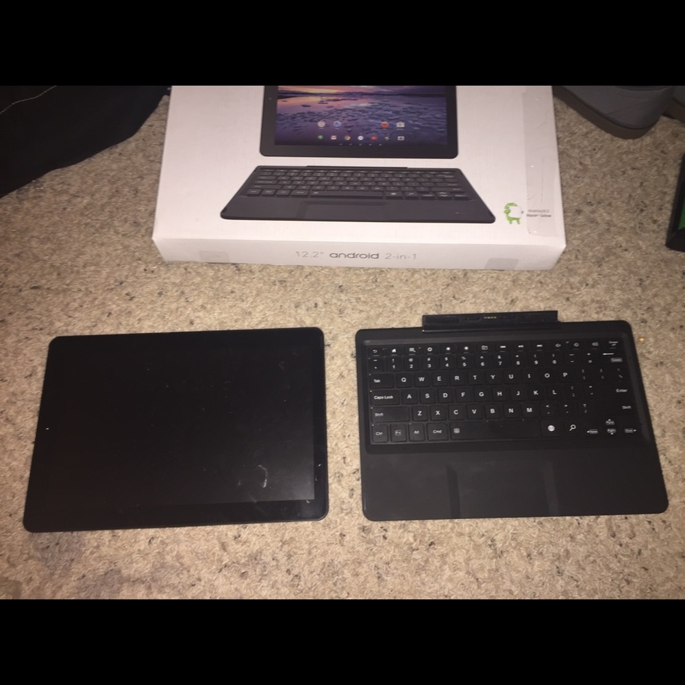 Pro 12 Android2-in-1 Laptop/Tablet - Picture 3 of 5