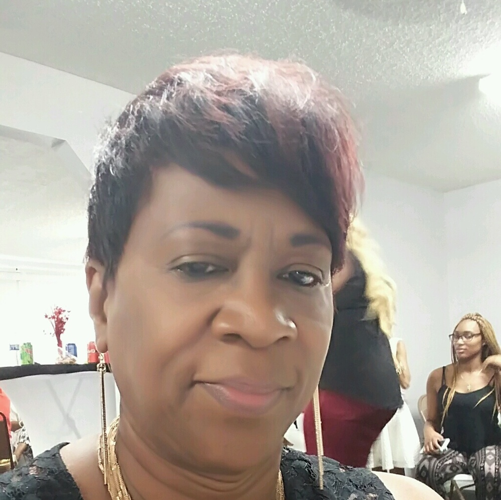 Meet your Posher, Juanita