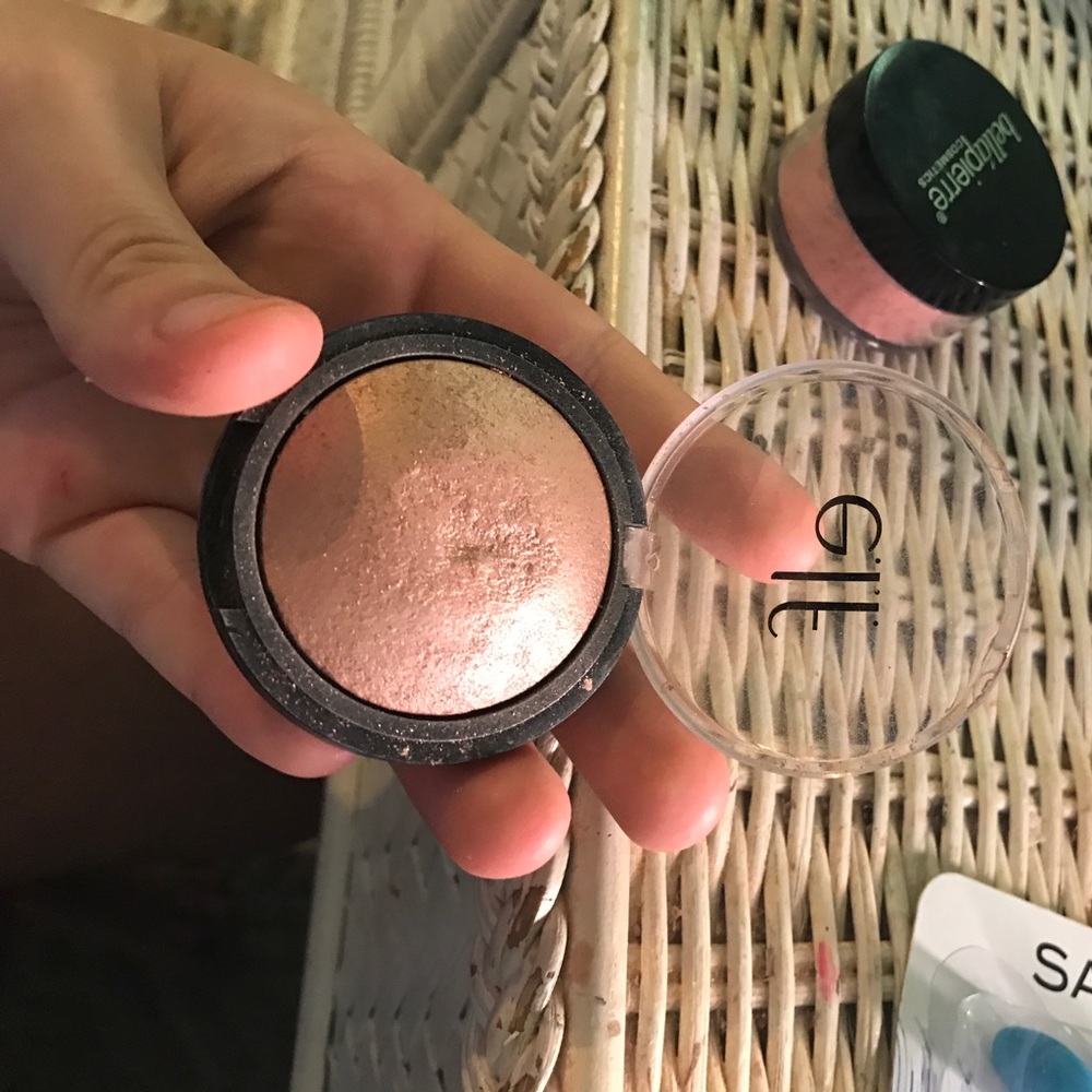 Makeup - Picture 3 of 6