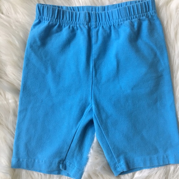 Hanna andersson shorts Hanna Andersson is an American retail chain that sells apparel and accessories for children, women and babies. It is now offering a men's line which currently has discounts of up 33% on selected items.