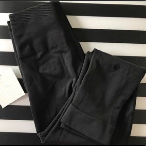 Lululemon Zone In Crop Size 6