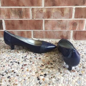 Anne Klein navy blue kitten heels size 9 1/2