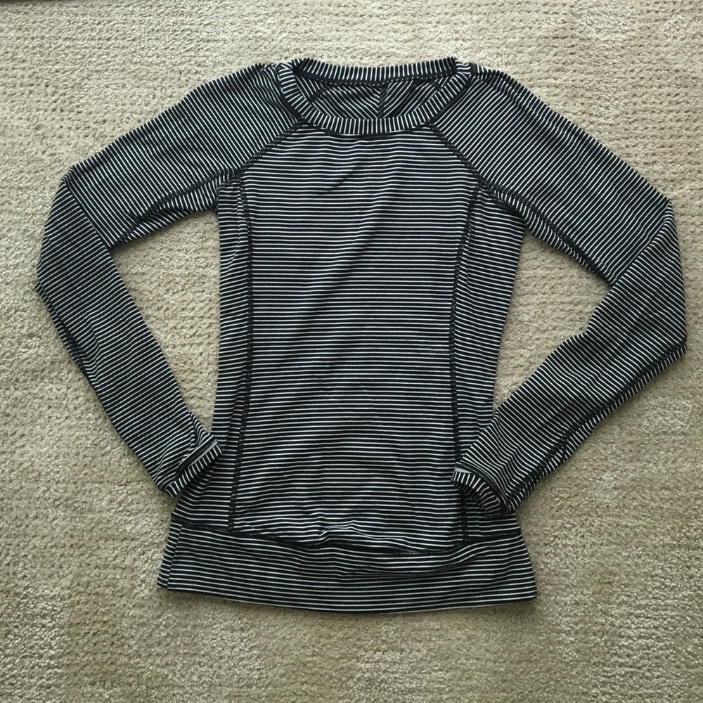 Lululemon along sleeved top. Barely worn.