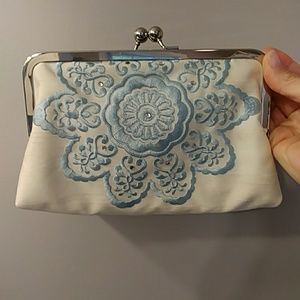 Bridal clutch