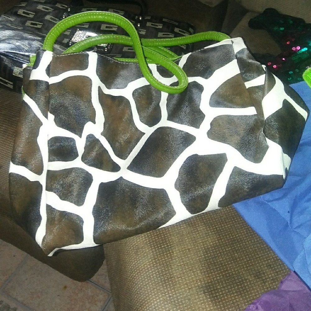 a mondo animal print purse giraffe