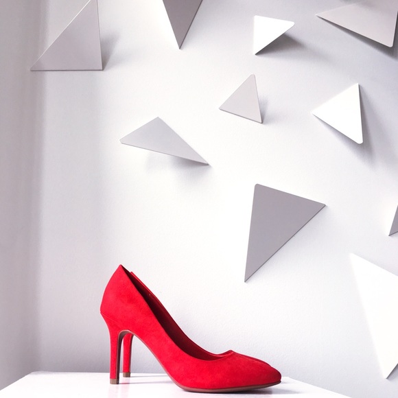 Merona Shoes - NWOT Red suede pump heels