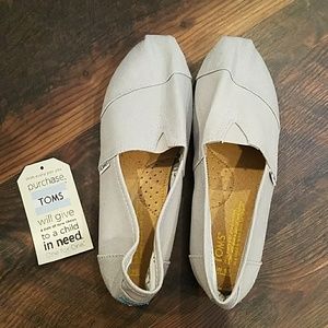 Toms Light Grey Shoes Size 9/10 Never Worn NWT