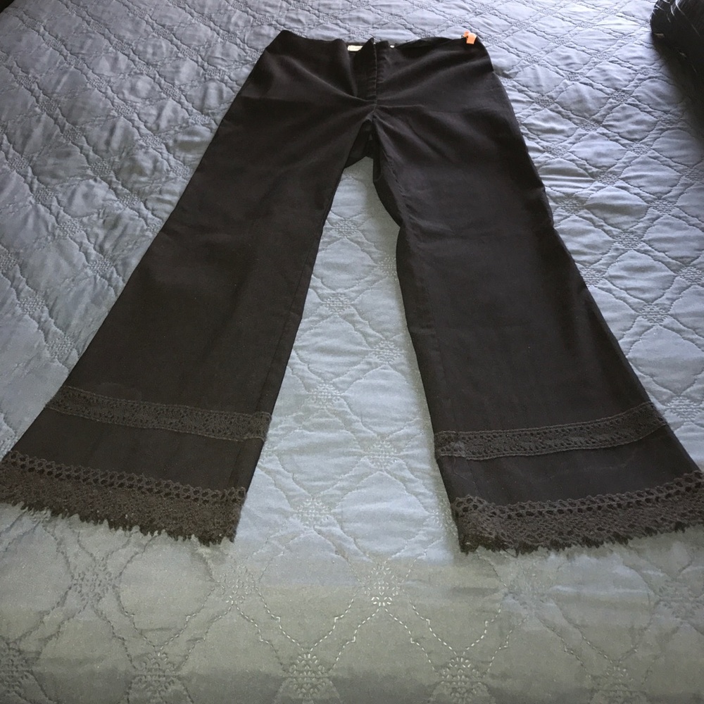 Black cropped pants