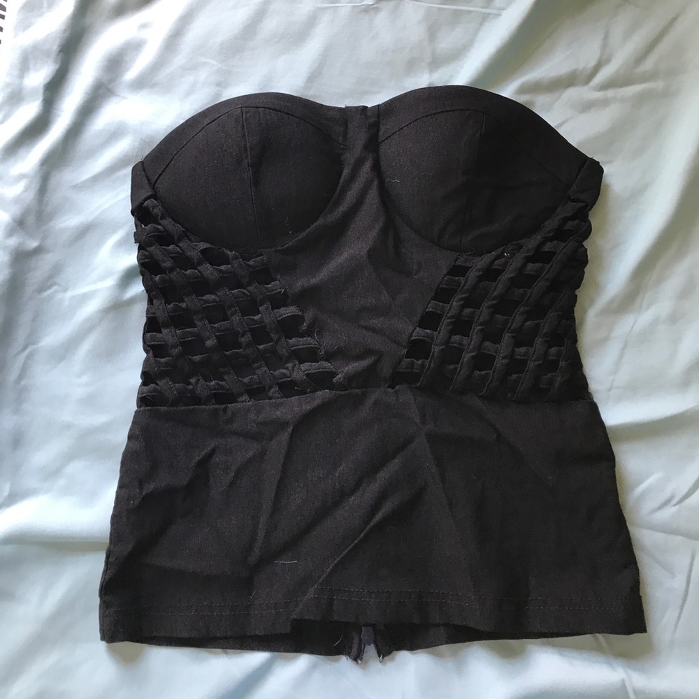 Sexy Strapless top black with criss cross cut out - Picture 3 of 4