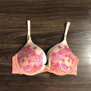 Victoria's Secret looks new 32d push up vs