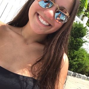 Meet your Posher, Nicole