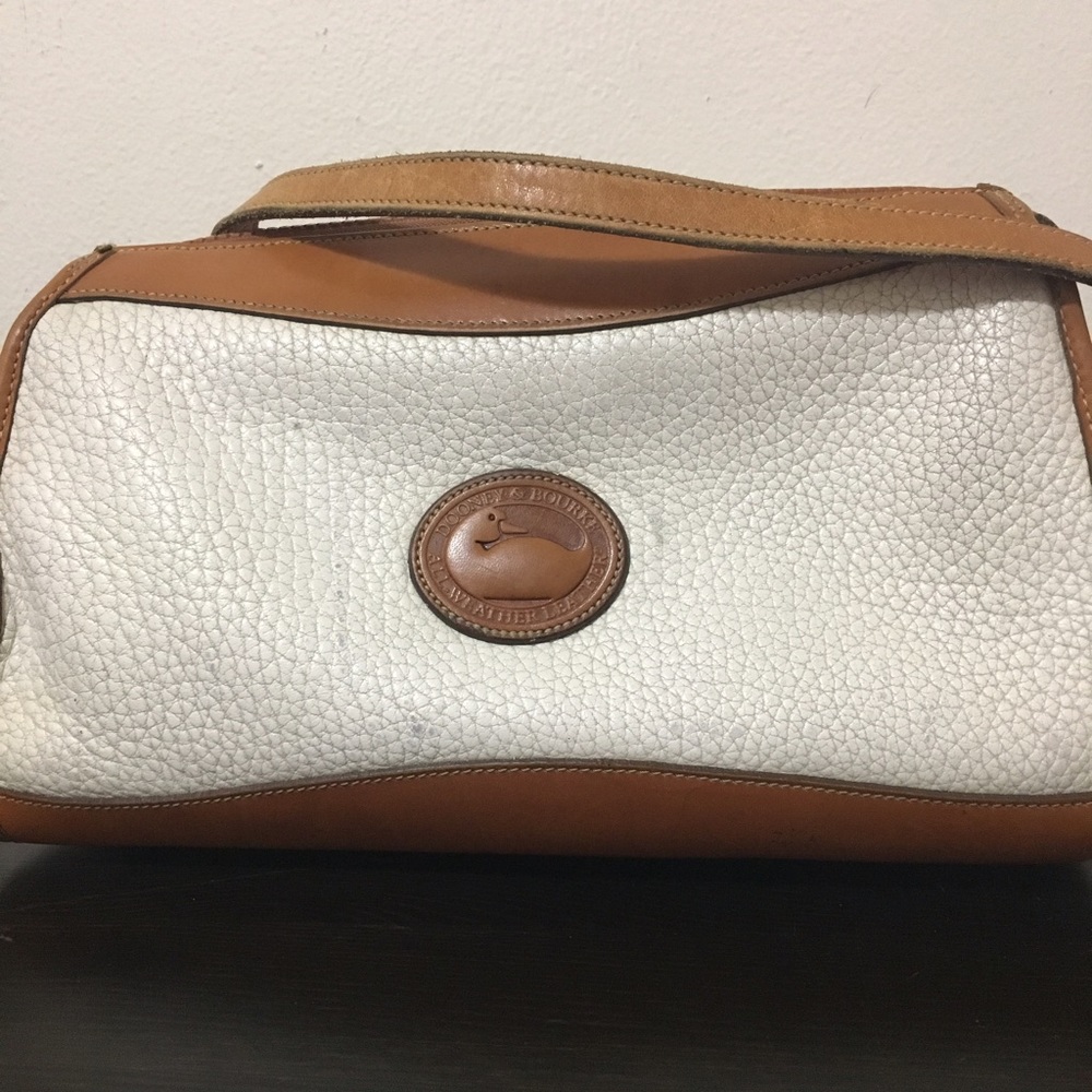 ❌SOLD❌Vintage Dooney & Bourke off white Crossbody