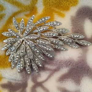 🆓 Brooch - Free with Bundle