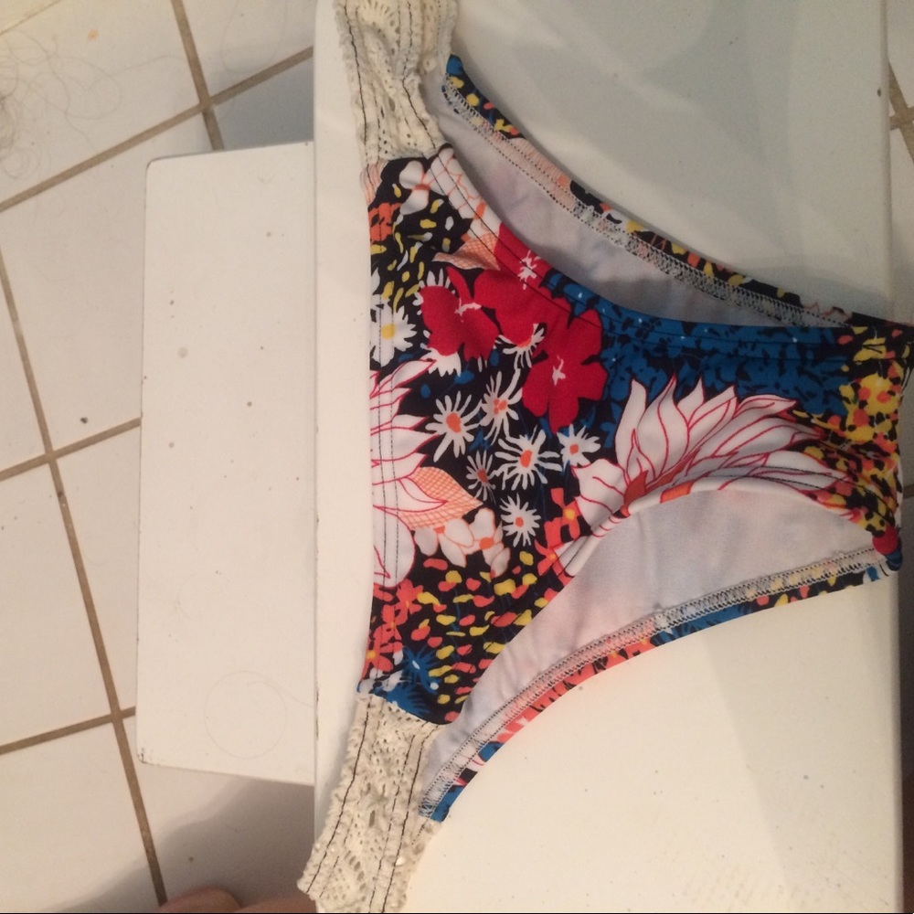 ROXY bikini bottoms;maui nix 620837 daisy rhapsody