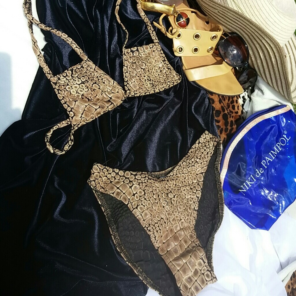 Niki de Paimpol Bikini - Picture 2 of 4