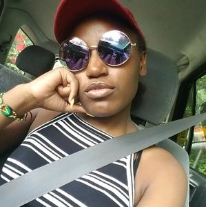 Meet your Posher, Courtney