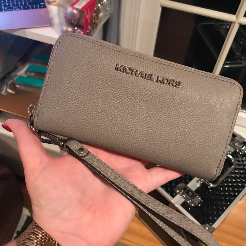 Michael Kors Wristlet Wallet
