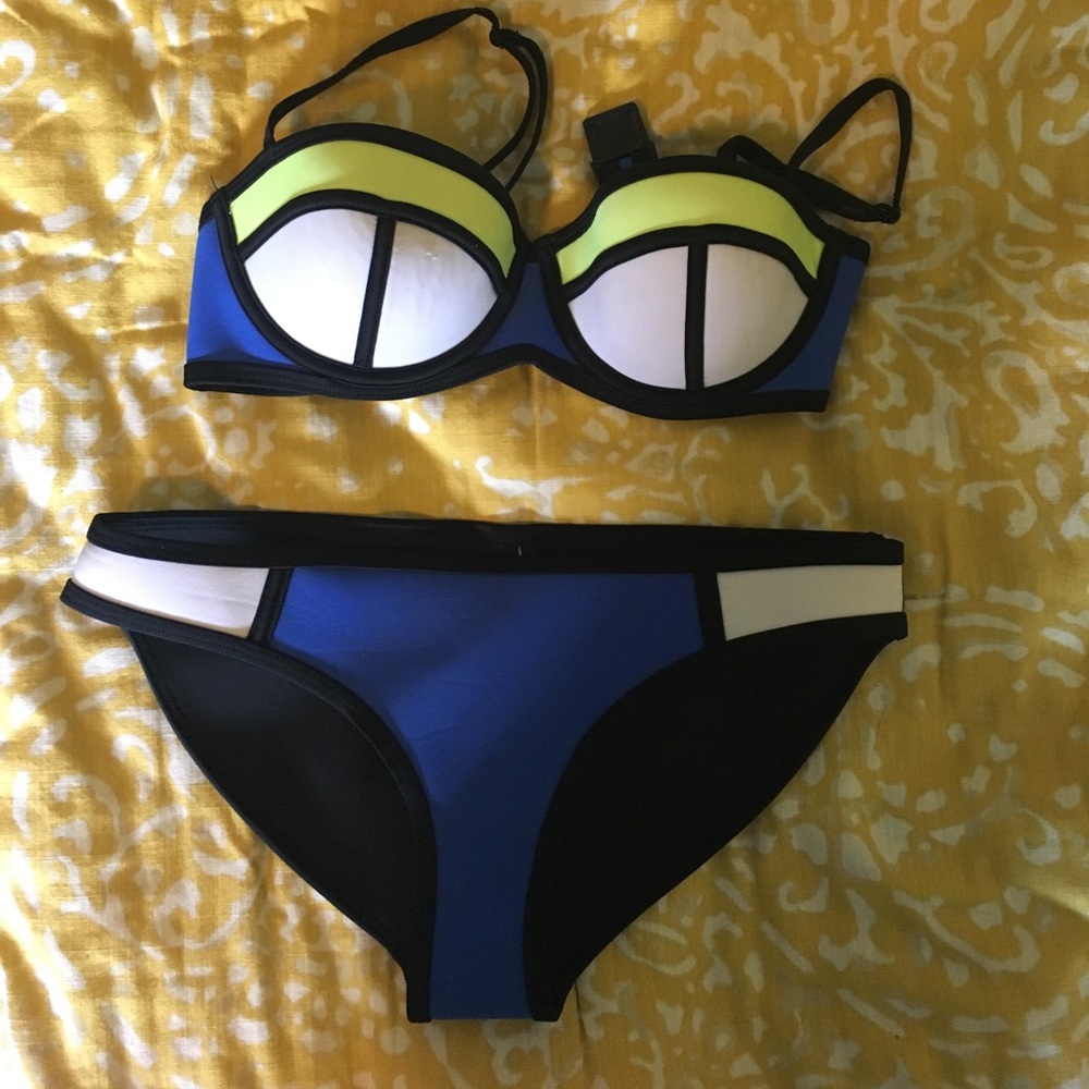 Triangl bathing suit Size: Small