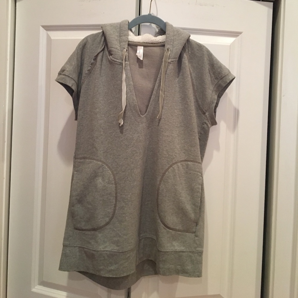 Super comfortable Gap Body sleeveless hoodie
