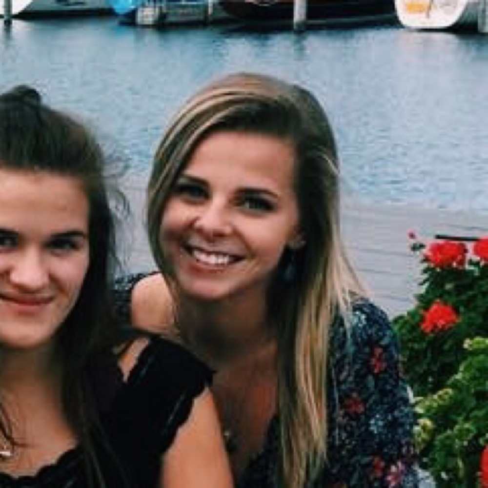 Meet your Posher, Caroline