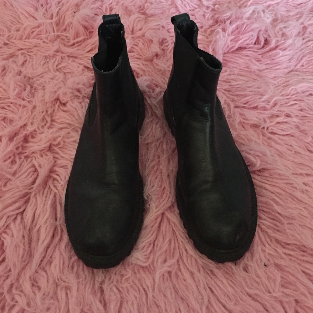 Silence and Noise black Chelsea boots