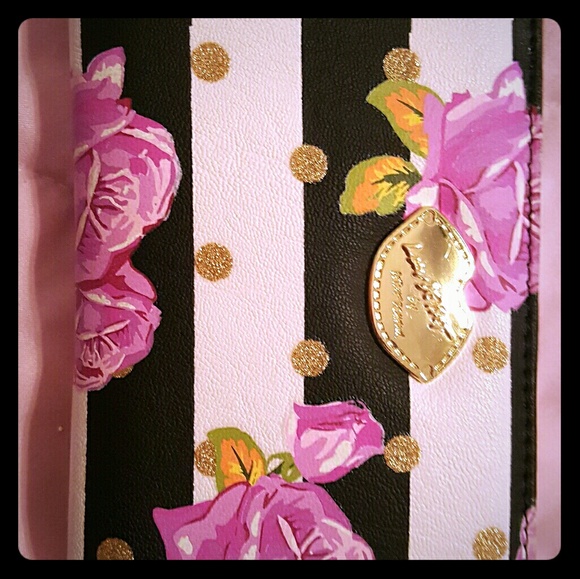 ❌❌Sold❌❌Betsey johnson wallet - Picture 2 of 5