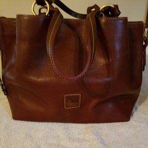 Dooney and Bourke LG Zip Barlow