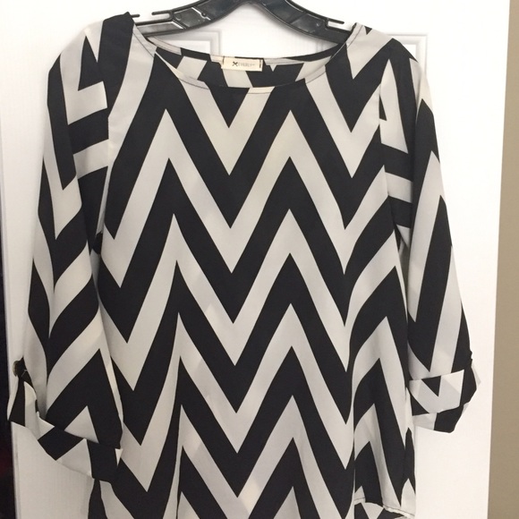 Everly Chevron blouse - Picture 2 of 2