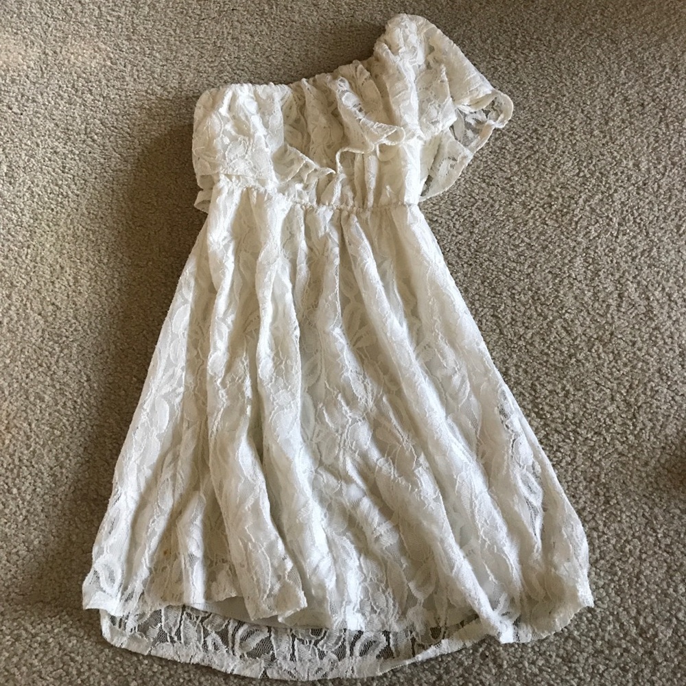 Short White Toga-Style Lace Dress