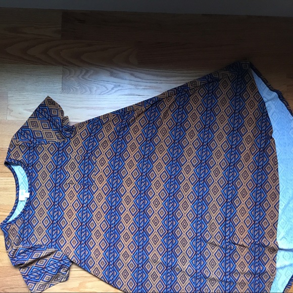 LuLaRoe Dresses & Skirts - Lularoe Carly size medium