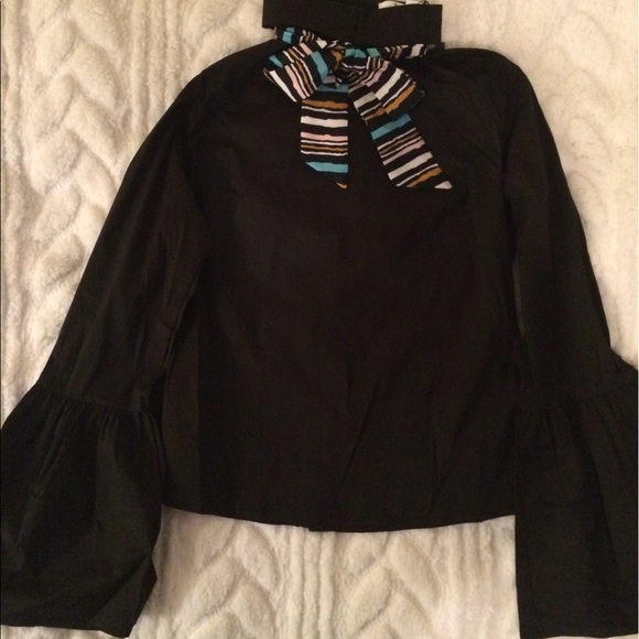 Bell sleeve top with neck tie - Picture 3 of 3