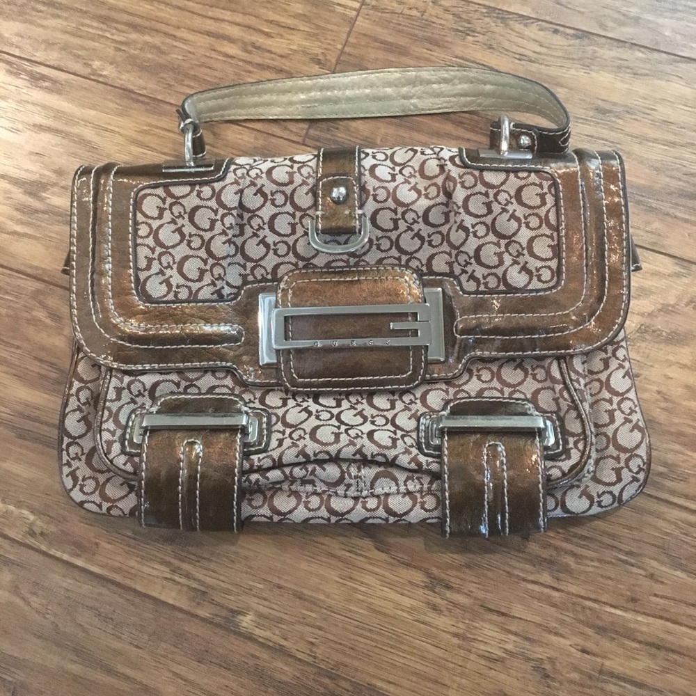 Guess Clutch