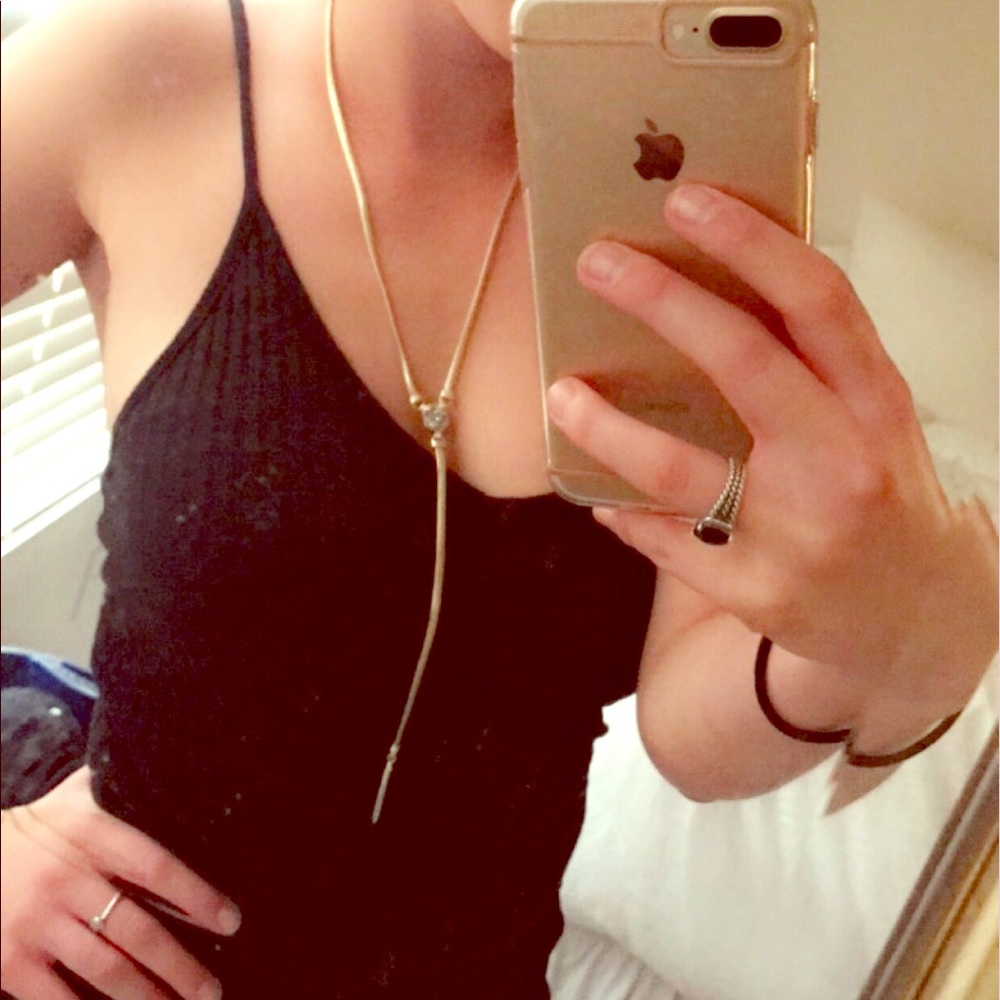 Kendra Scott necklace