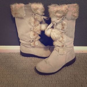 US Polo Assn. Cream fur boots