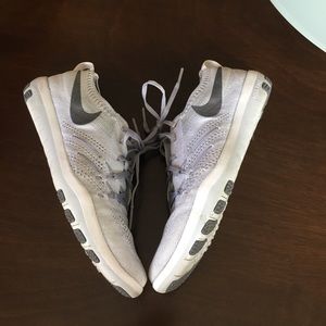 🎯Nike Flyknit trainers in light grey