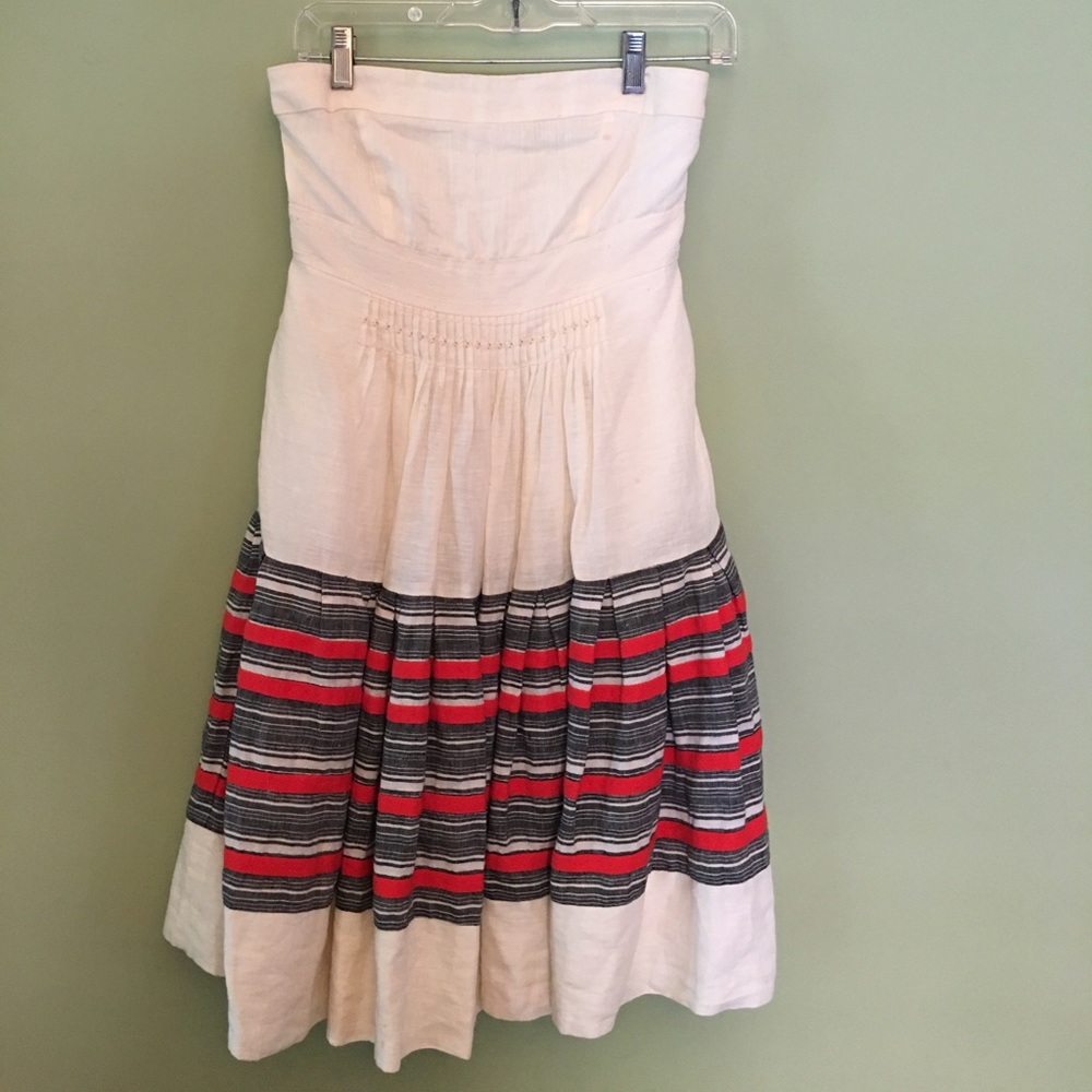 Strapless A-line dress with pockets!