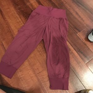 Burgundy lulu Capri