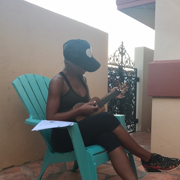 Meet your Posher, Danielle - Picture 4 of 8