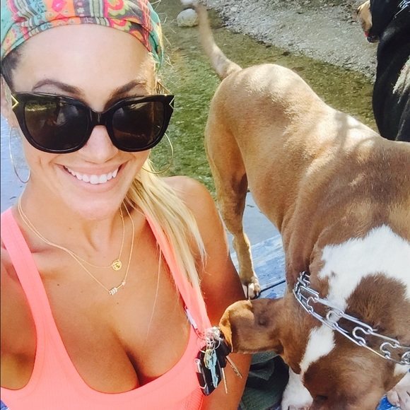 Meet your Posher, Danielle - Picture 8 of 8