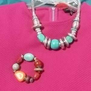 Buy the necklace get bracelet free