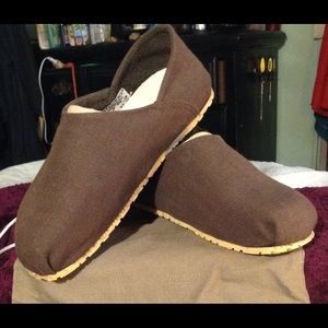NWT OTZshoes brown canvas slip ons