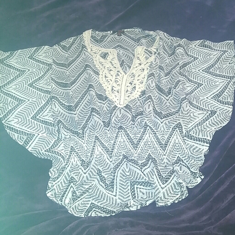 Women's shear top size medium