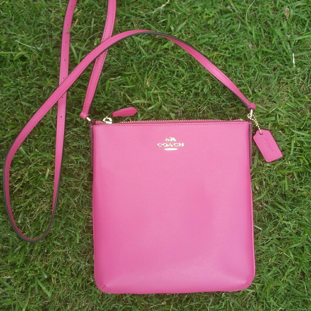 Coach Crossgrain leather North South Crossbody EUC