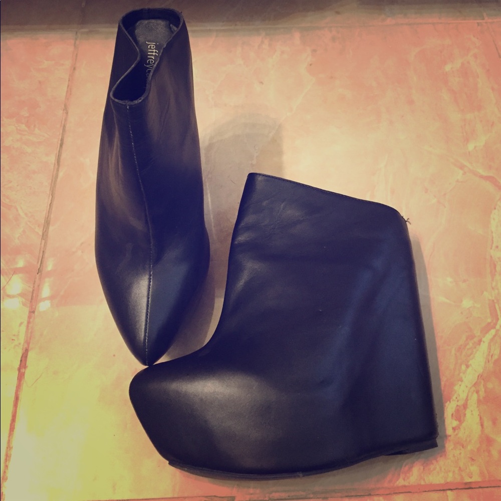 Size 8- Jeffrey Campbell black wedge