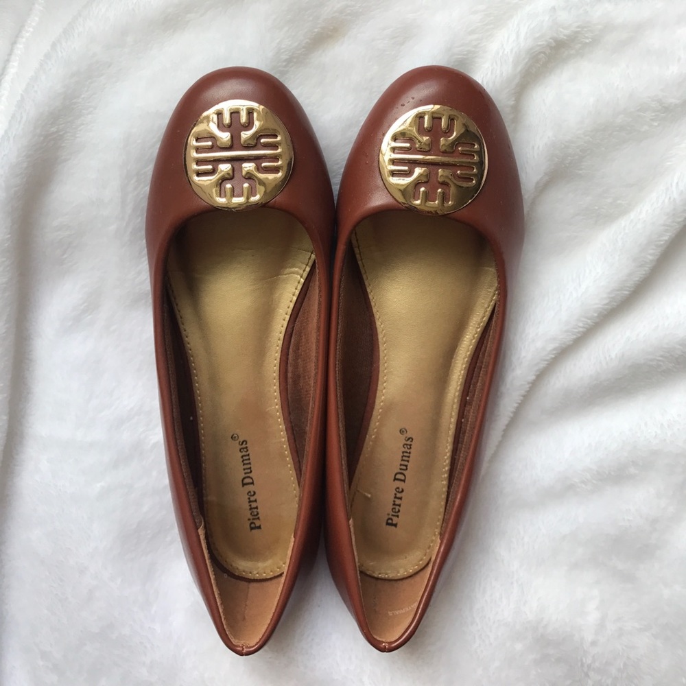 Brand new, never worn Pierre Dumas flats