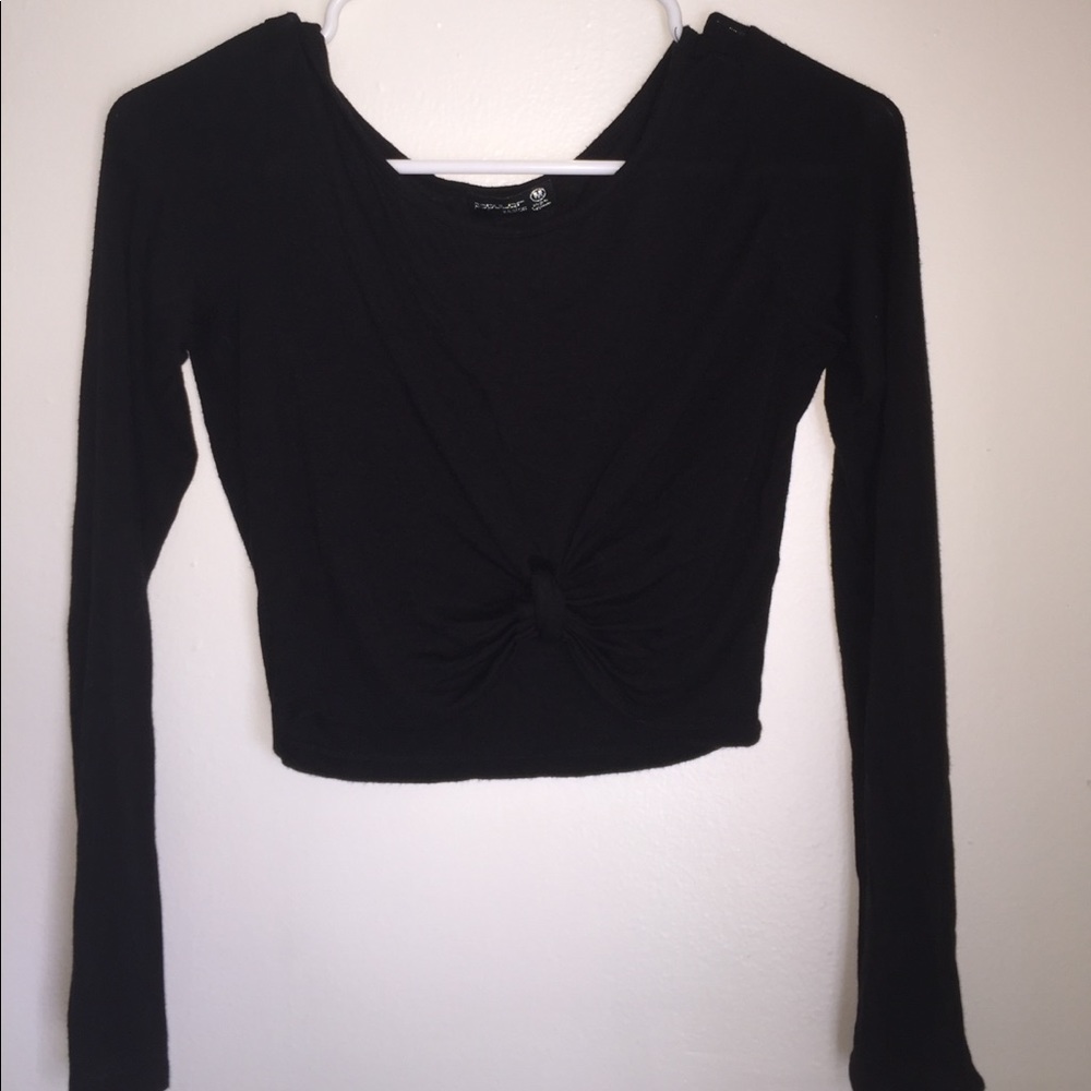 Black long sleeve crop top