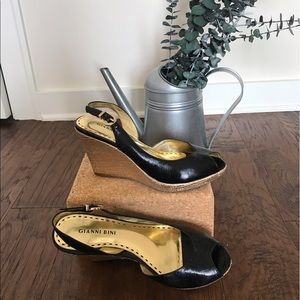 Gianni Bini Sz 8 black peep toe wedges