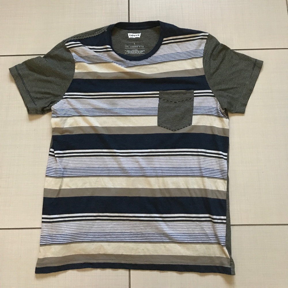 Levi's pocket tee