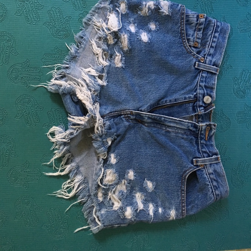 levi's ripped jean shorts