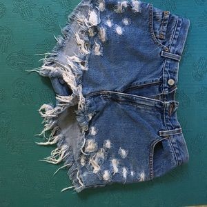 levi's ripped jean shorts
